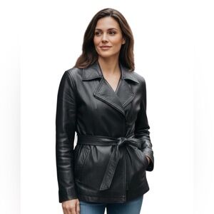 Danier Women's Black Leather Jacket, belted, zipper quilted interior, sz Med 🇨🇦